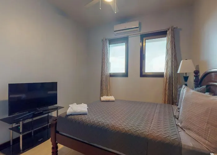 Oceanfront With Amazing Water Views Partial Ac Wifi & Pool San Pedro (Ambergris Caye)